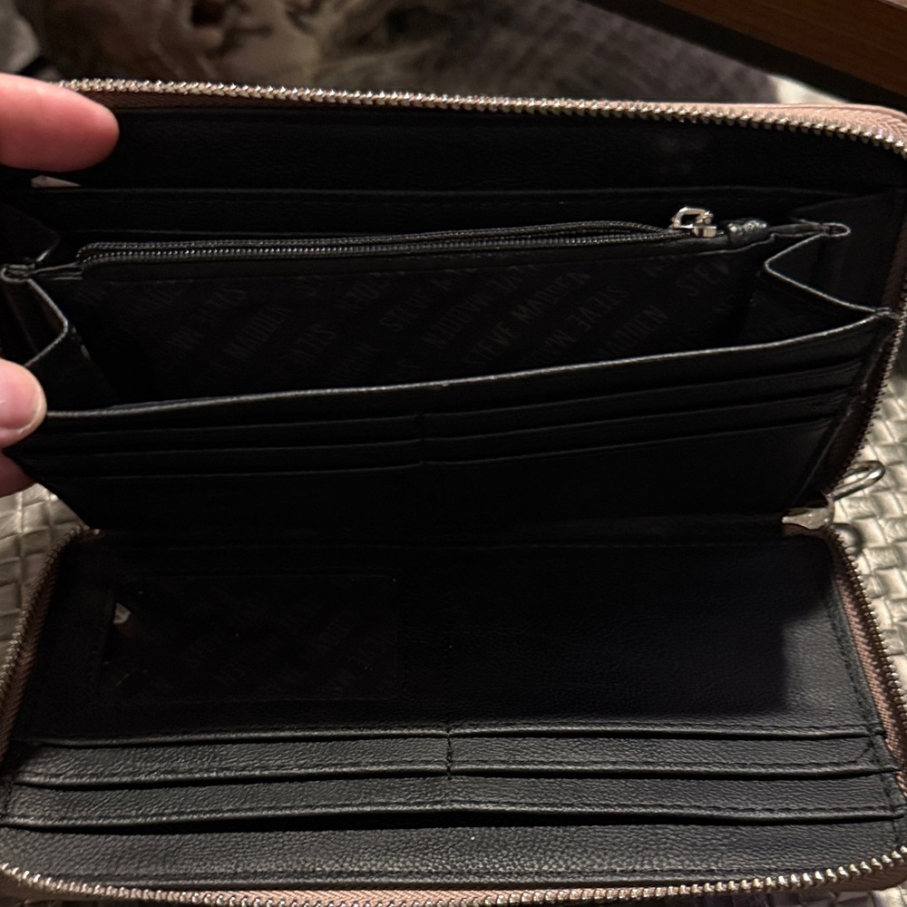 Steve Madden Blush Pink Wallet - Picture 4 of 5